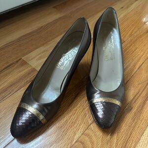 Vintage Ferragamo heels/pumps snake skin toe 7.5B
